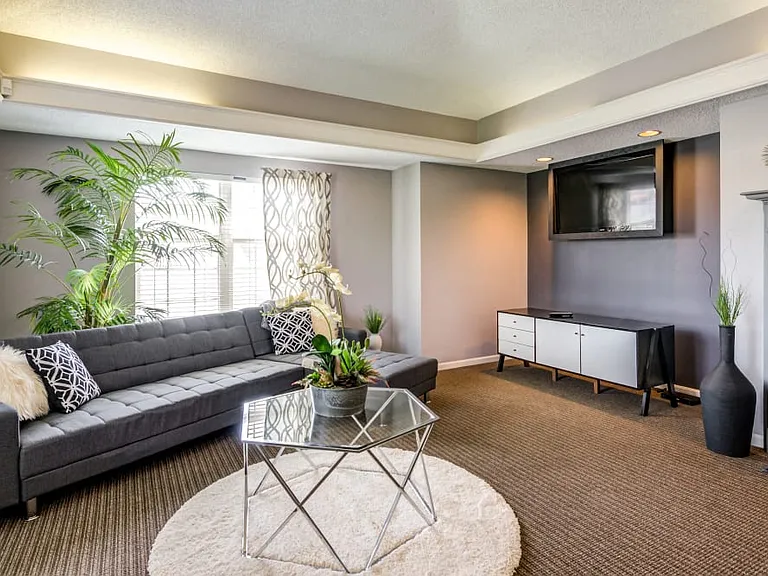 Coach House Apartments — Photo 4