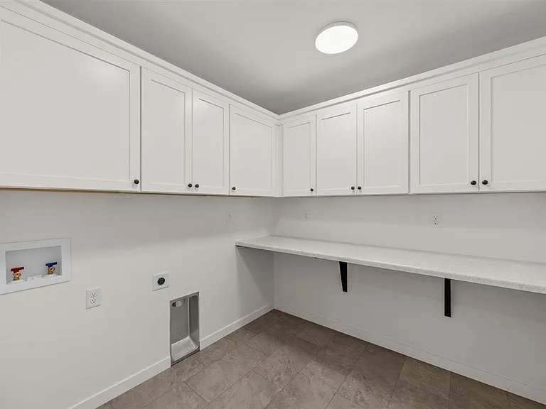 1342 Isabelle Ln — Photo 14