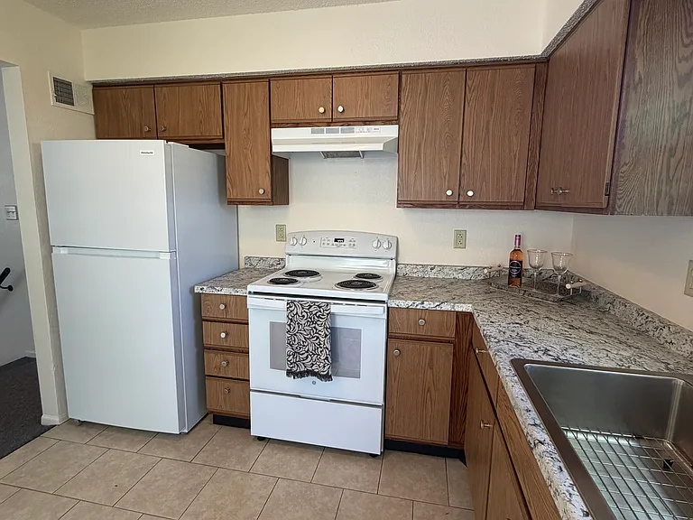 228 NW Waterwheel Ct — Photo 17