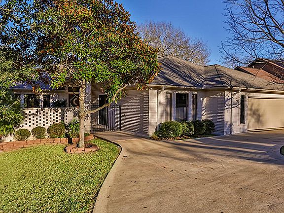 3rd image of 1211 Longbranch Dr