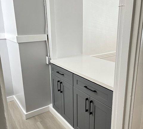 2nd image of 985 Pine St #5