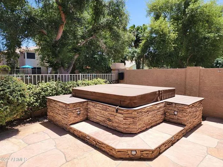 1075 N Saguaro St — Photo 29