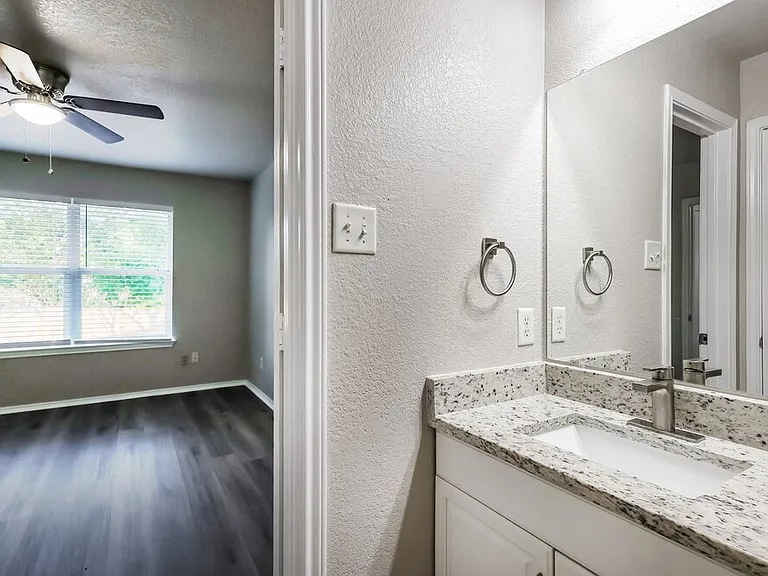 8007 Heights Valley — Photo 11