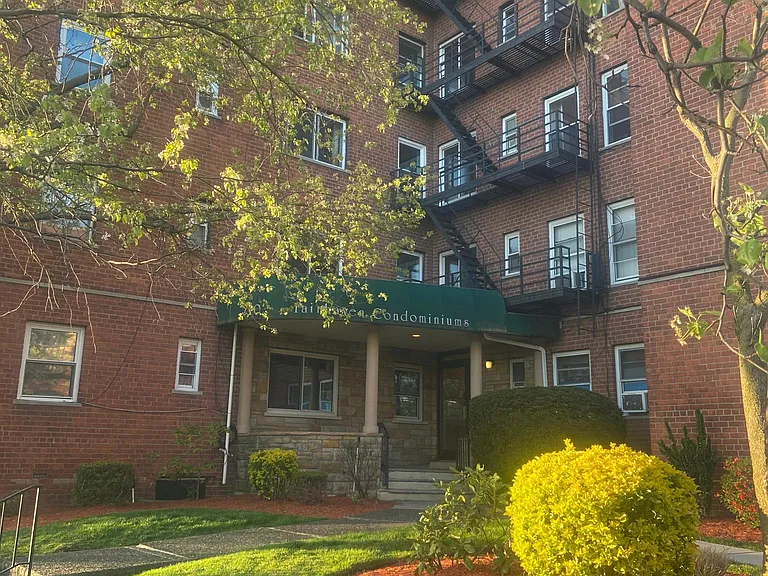 210 Woodcliff Ave #4F — Photo 1