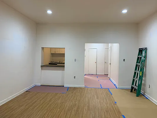 Rented by Salon Realty Corp | media 7