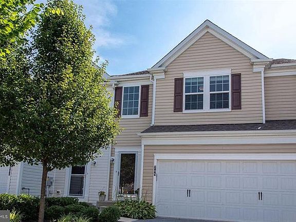 3rd image of 205 Sills Ln