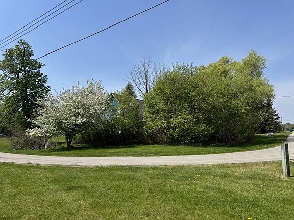 4th image of 8087 N Lake St