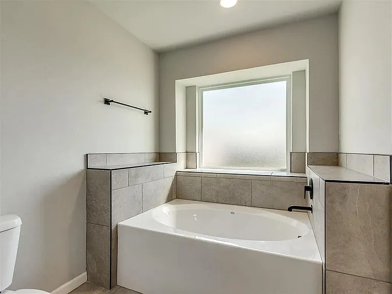 1004 Acacia Creek Dr — Photo 12