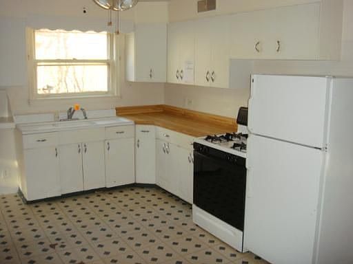 4th image of 6716 N Seeley Ave #1N