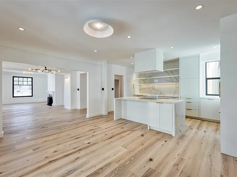 2145 Franklin St #4 — Photo 2