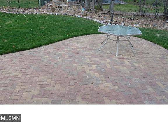 2nd image of 424 Hidden Oaks Ct