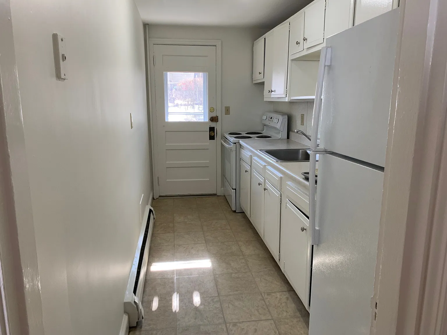 2 bed, 750 sqft, $2,411 — Photo 2