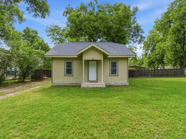 525 S Austin St, De Leon, TX 76444