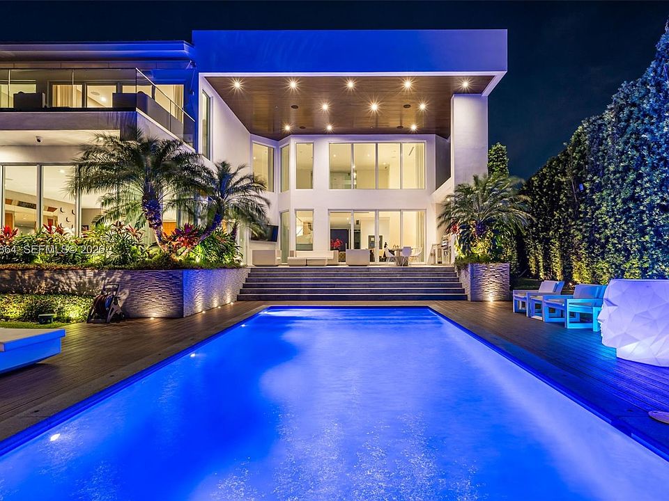 1st image of 420 Island Dr