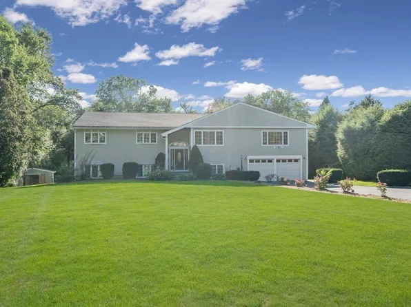 48 Bogle St, Weston, MA 02493