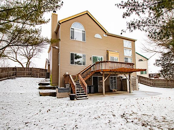 4th image of 2220 N Hillcrest Ct