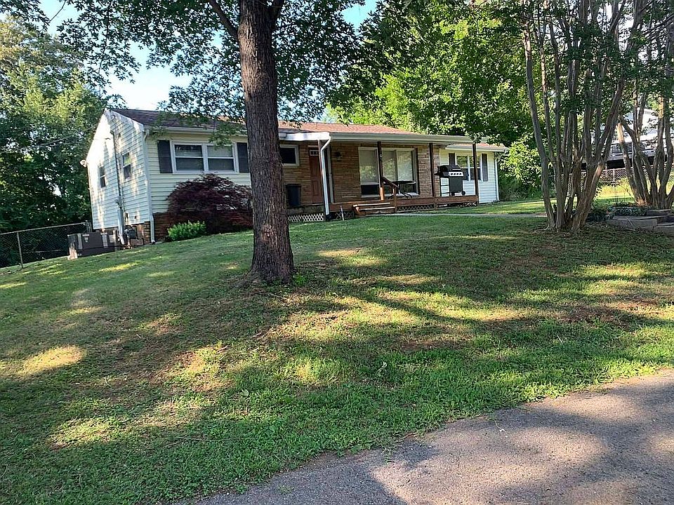 1st image of 3709 Vista Ln