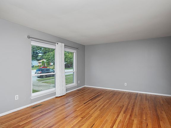 Living Room (alt view)