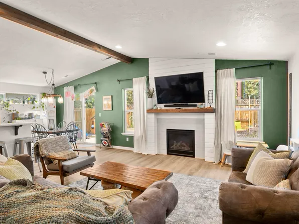 560 SE Gleneden Pl, Bend, OR 97702