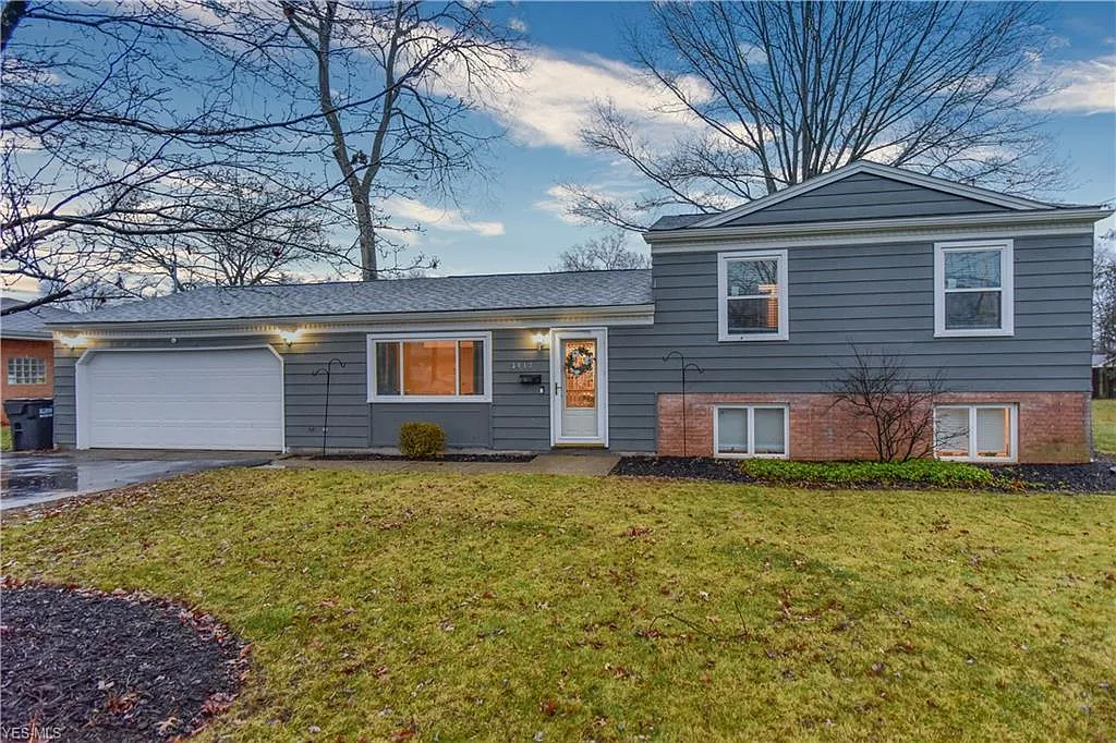 3413 Sandalwood Ct photo 1