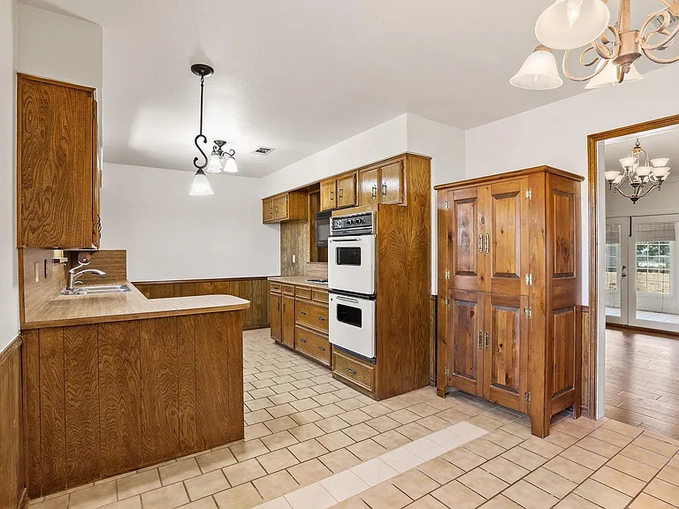 12869 FM 1385 — Photo 11