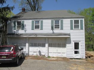 31 Cozy Lake Rd, Oak Ridge, NJ 07438