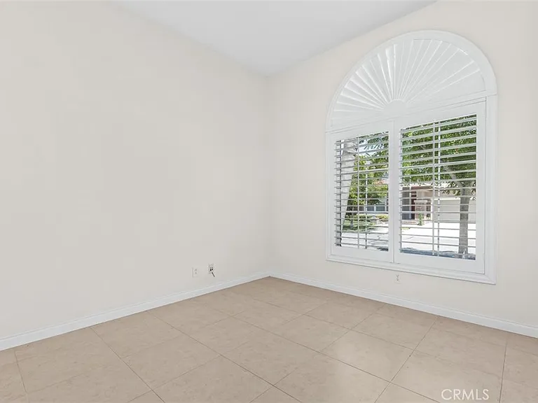 82 Laurelhurst Dr — Photo 13