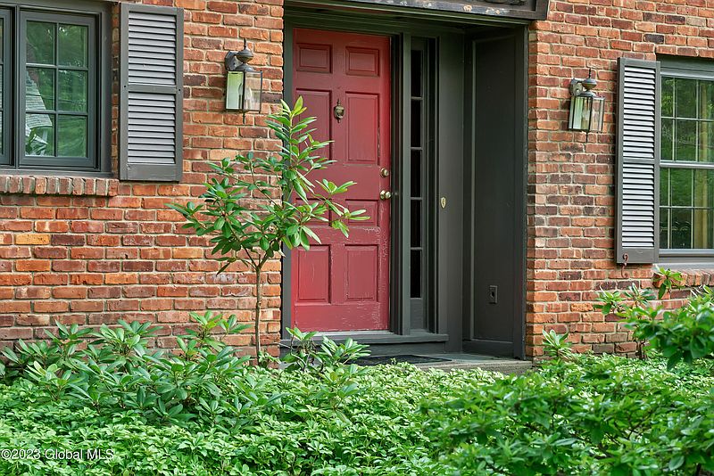 3rd image of 2357 Cayuga Road