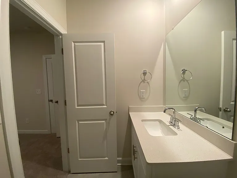 3762 Memorial Pkwy — Photo 13