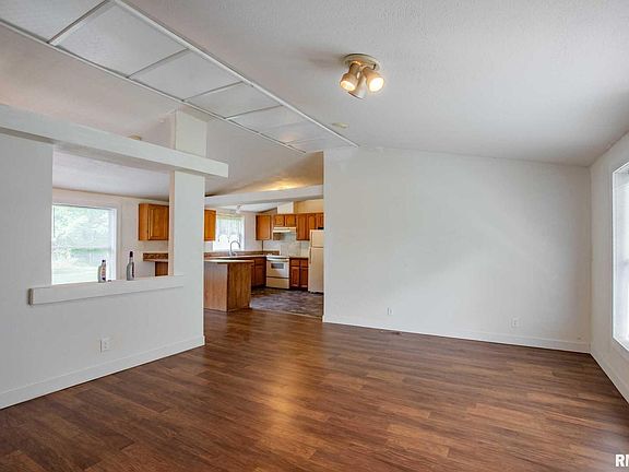 4th image of 124 Merry Acres Ln