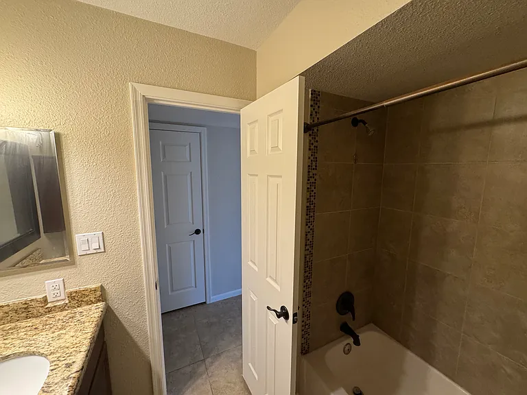 2058 E Fremont Dr — Photo 18