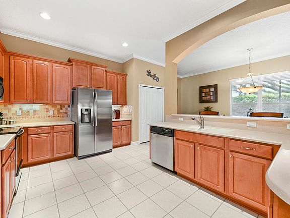 3rd image of 717 Toria Ln