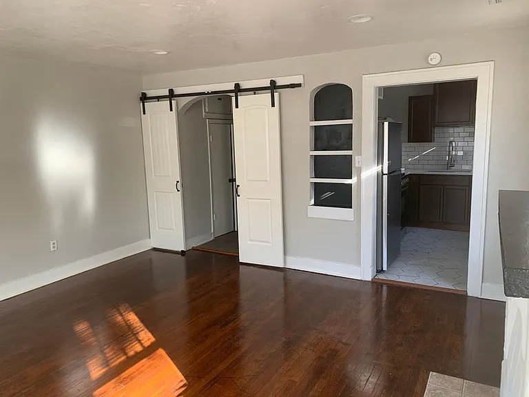 3016 N Robinson Ave #5 — Photo 8