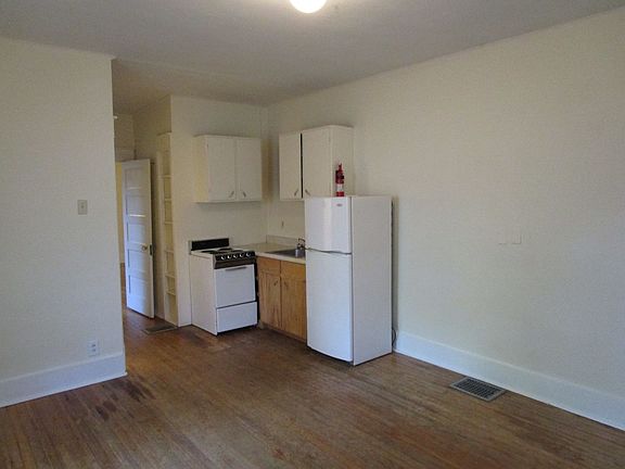 5th image of 113 Willis Ave