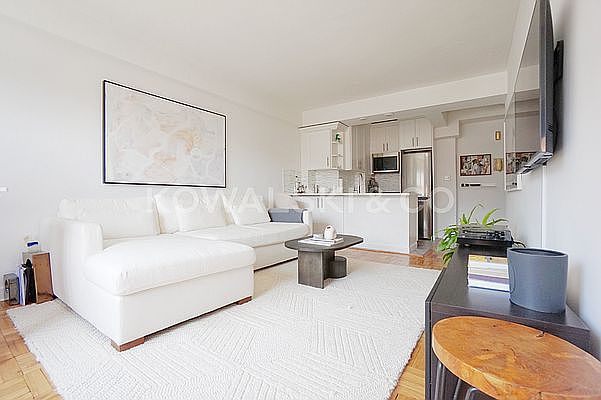 1st image of 180 W Houston St #8E