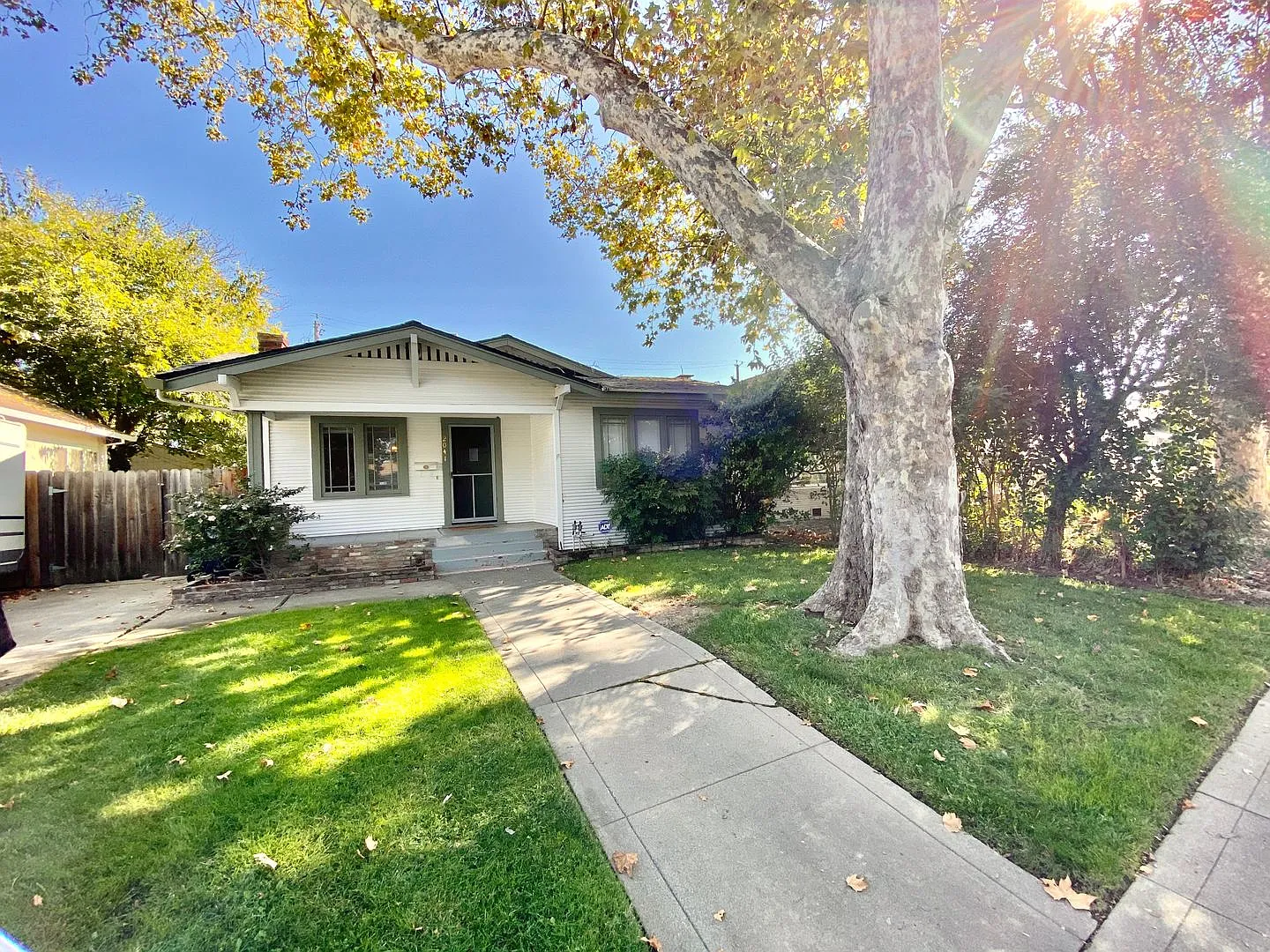 2041 35th St photo 1