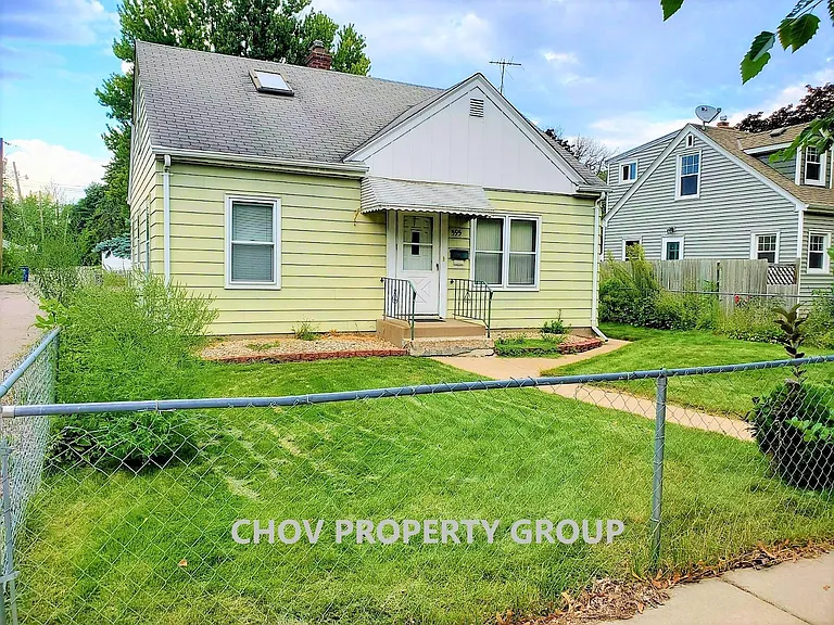 HOUSE FRONT VIEW W/FENCED IN YARD