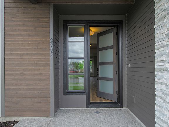 3rd image of 2905 NE 171st Ave