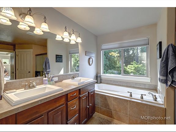5th image of 6817 NE Aldercreek Pl