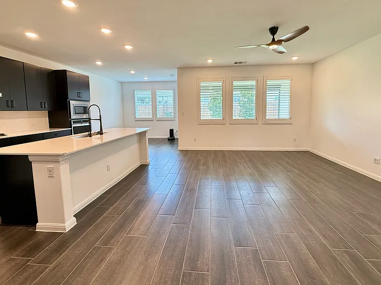 2609 Danbury Ln — Photo 4