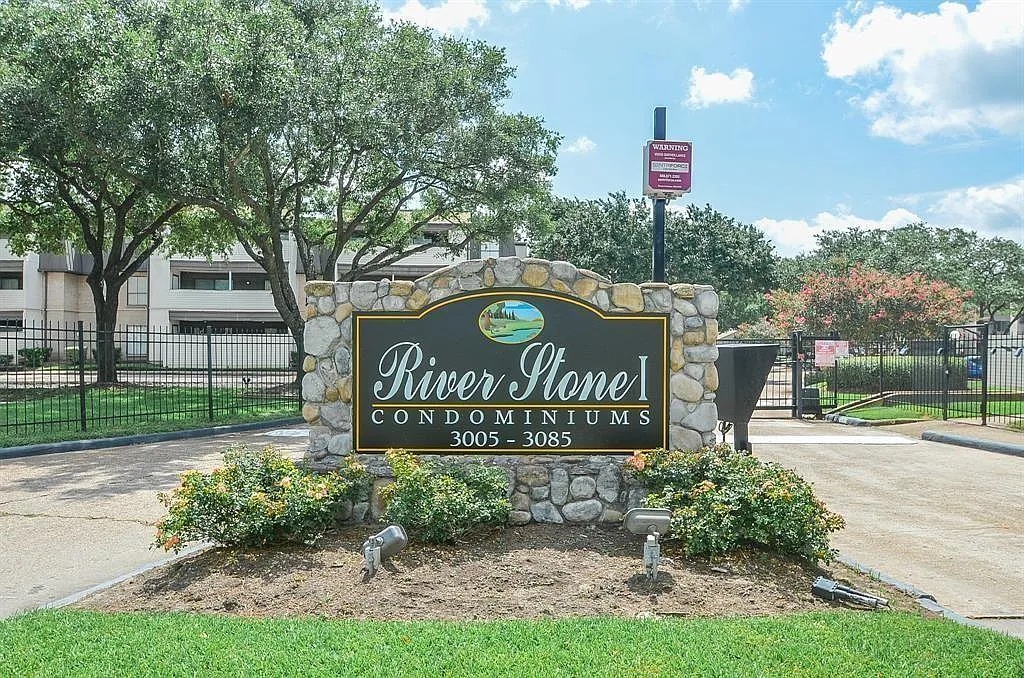 2 bed, 1.0 bath, 765 sqft, $1,295 — Photo 1
