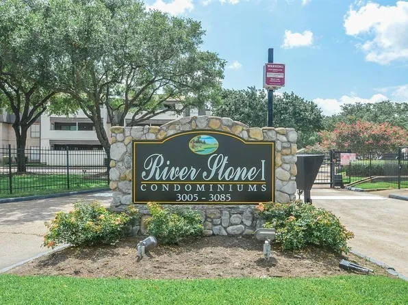 3025 Walnut Bend Ln APT 38, Houston, TX 77042
