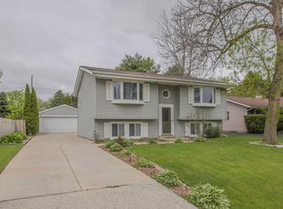 6918 Cliffside Dr, Racine, WI 53402