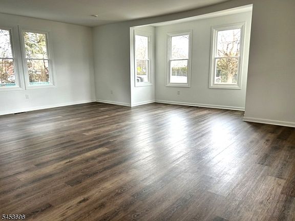 3rd image of 19 South St
