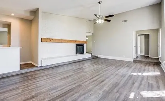 Building Photo - 513 San Clemente Dr