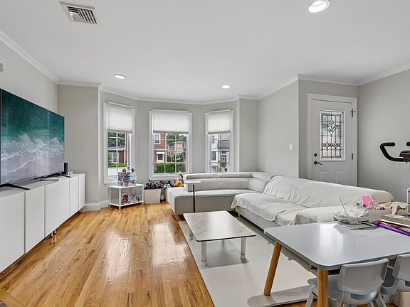 2nd image of 469A 1st St #A