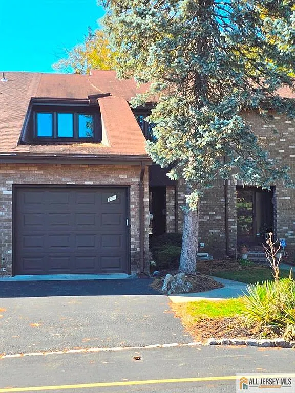 3 bed, 2.5 bath, 1736 sqft, $3,400 — Photo 1