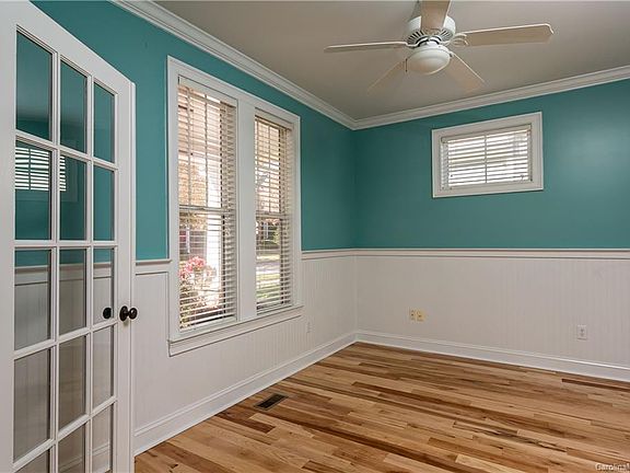 5th image of 6059 Village Dr