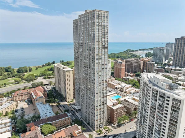 655 W Irving Park Rd APT 702, Chicago, IL 60613