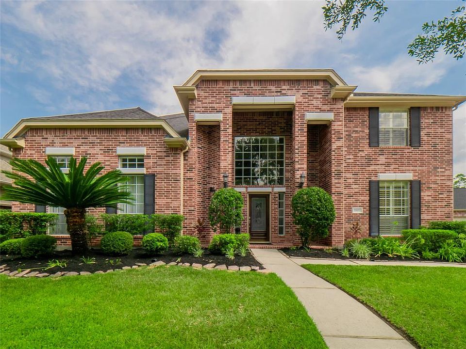 If your looking for a home that stands out from the rest, you've found it! This fabulous 5 bedroom, 3.5 bathroom home is a must see!